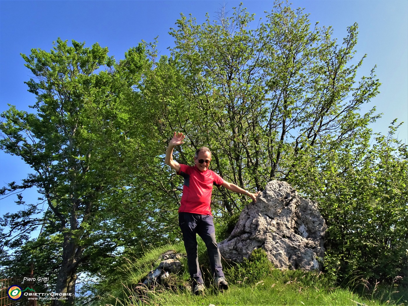 21 In vetta alla Corna Bianca (1228 m).JPG